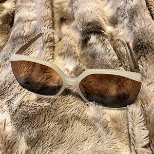 Chic Jessica Simpson Oversized Sunglasses - Cream and Brown